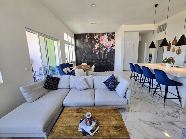 Living Area - 2080 Tango Loop