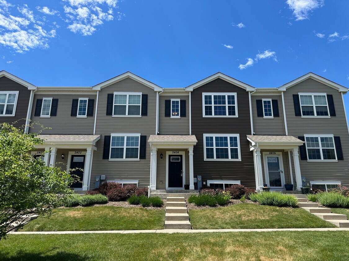 Foto principal - 2404 Aurora Dr