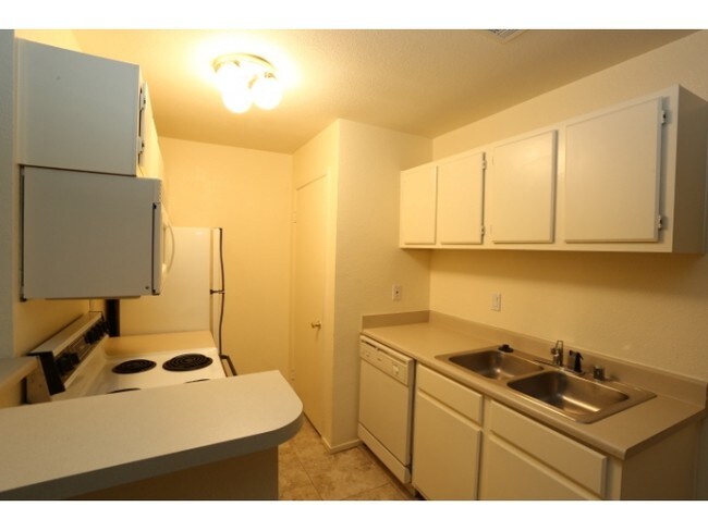 Foto del edificio - 5111 Lindell Rd