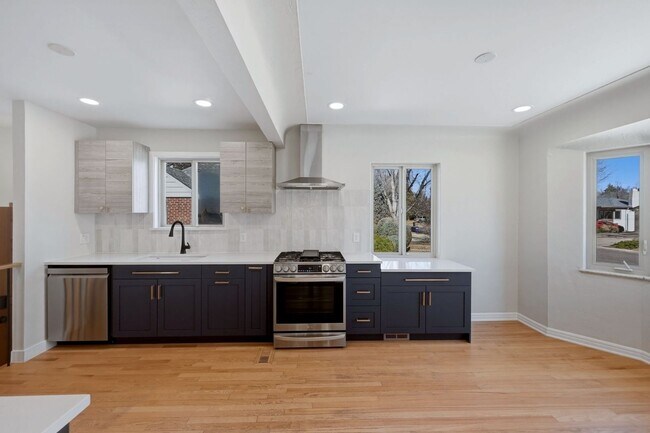 Foto del edificio - 665 Krameria St