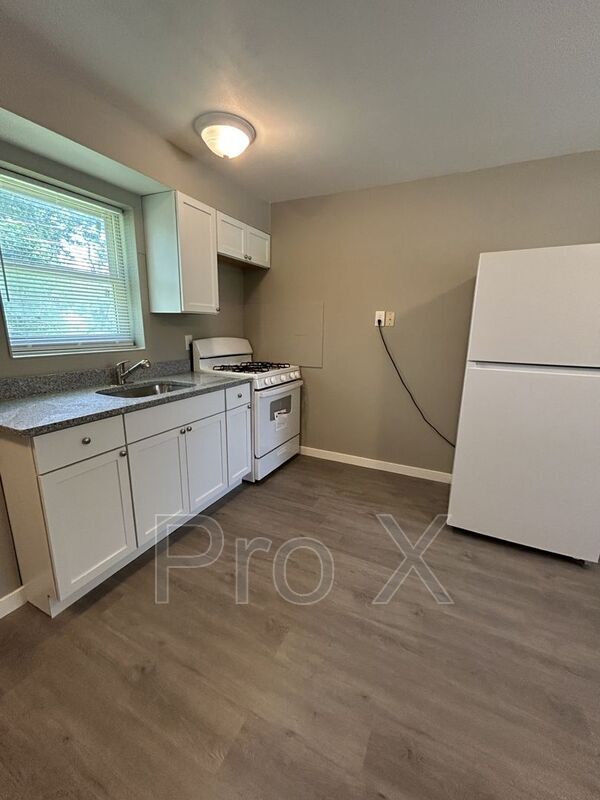 Foto del edificio - 2379 Locust Rd