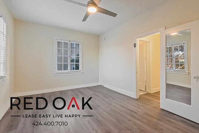 Building Photo - 649 N Rossmore Ave