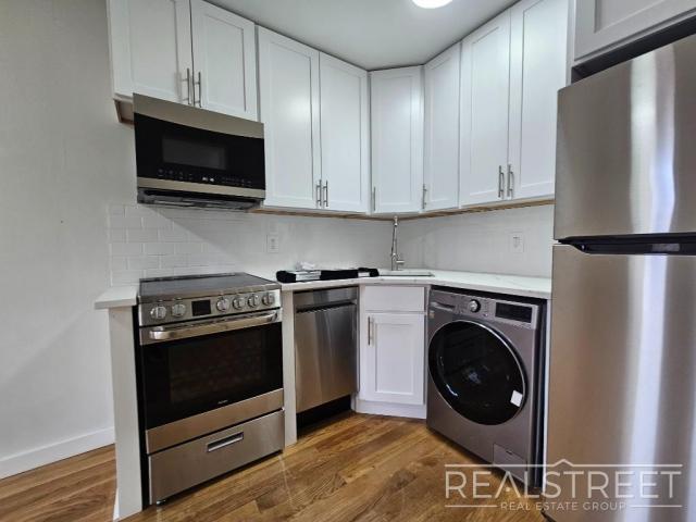 Foto del edificio - 1 bedroom in BROOKLYN NY 11233