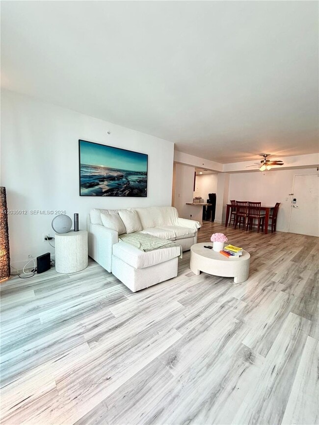 Building Photo - 7501 E Treasure Dr