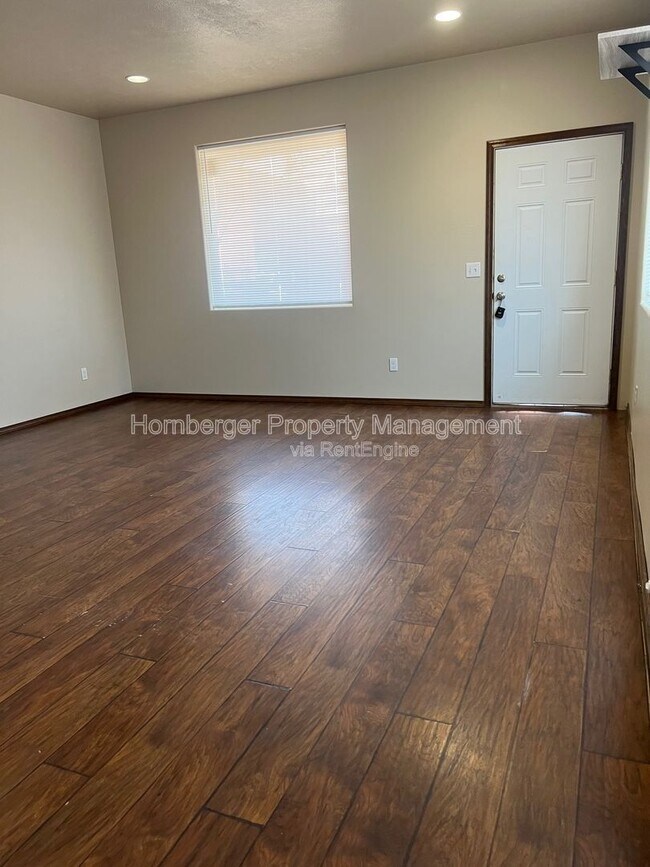 Foto del edificio - 803 W Knox Ave