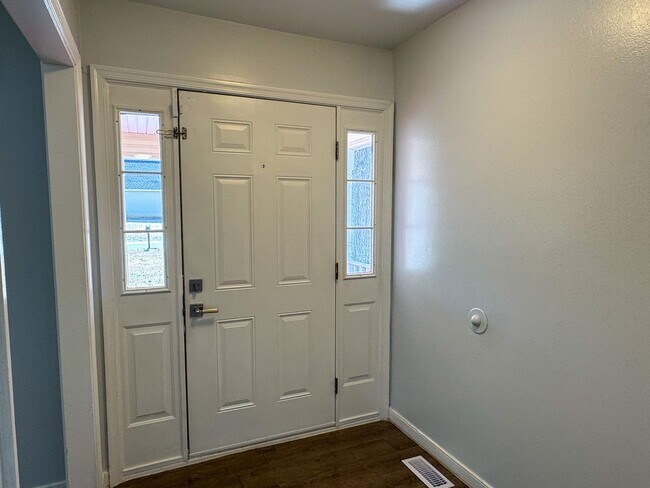 Foto del edificio - 24502 Lake Dr