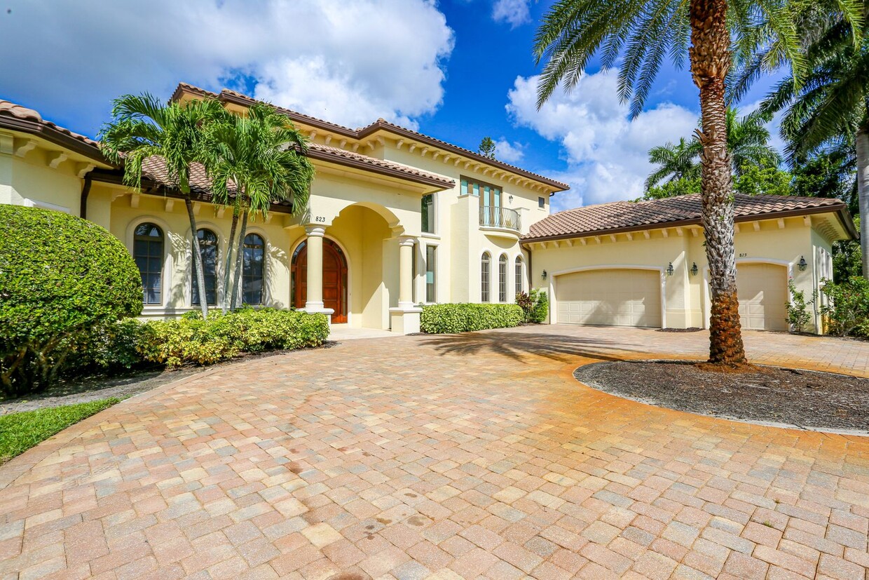 Foto principal - ** STUNNING 5 BEDROOM, 5.5 EN SUITE BATH 6...