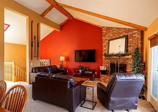 Foto del edificio - 43065 Goldmine Woods Ln