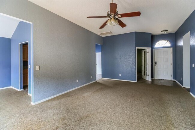 Foto del edificio - 8309 Wilshire Ridge Dr