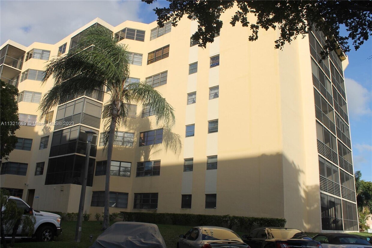 20840 San Simeon Way Unit 608, Miami, FL 33179 Condo for Rent in