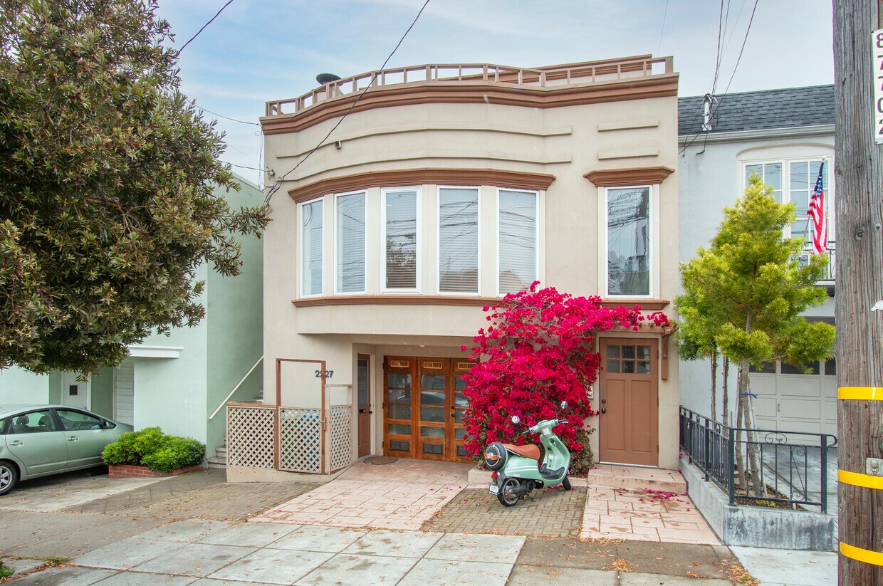 Primary Photo - 2227 26th Ave