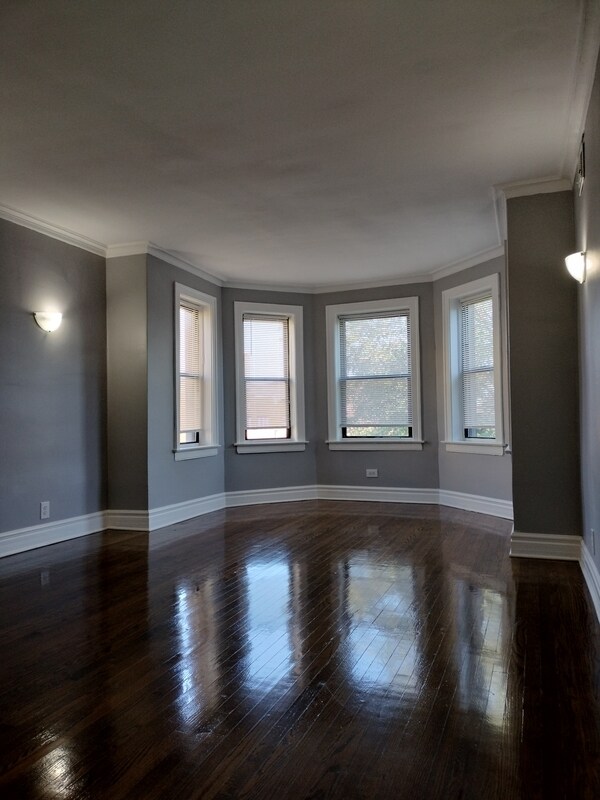 Building Photo - 8000 S Hermitage Ave