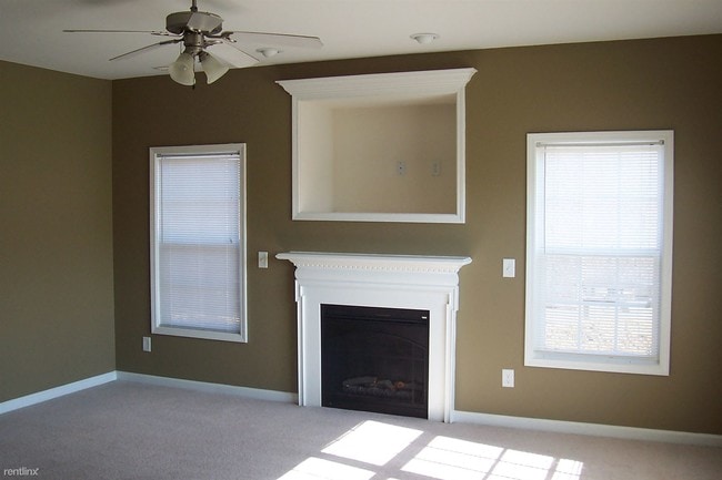 Building Photo - 3 br, 2.5 bath House - 1212 Sweetgrass St