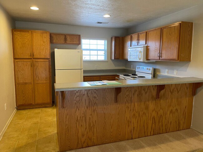 Building Photo - BR - 109 Garden Unit 4