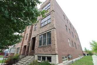 Building Photo - 4622 W Schubert Ave