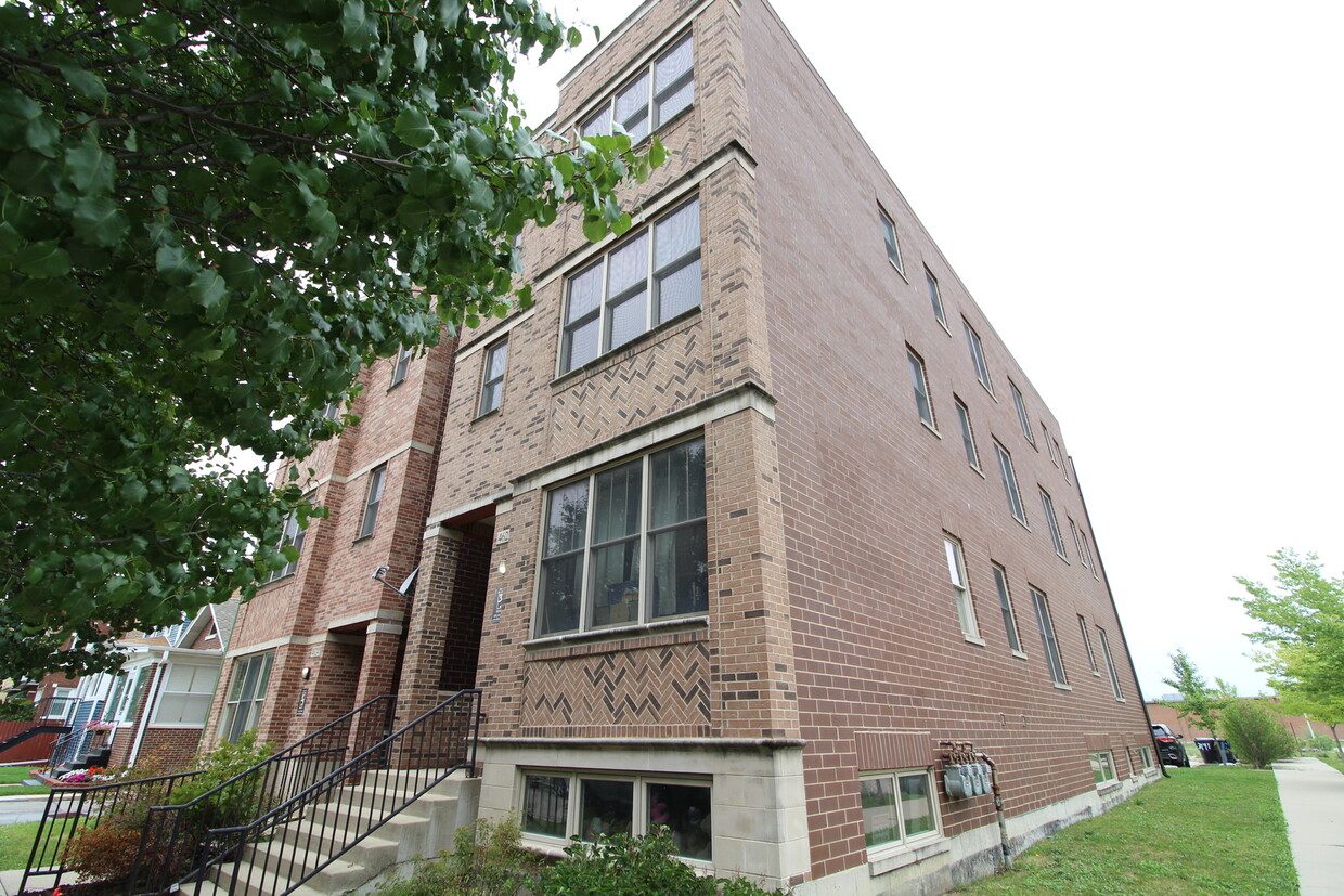 Foto principal - 4622 W Schubert Ave