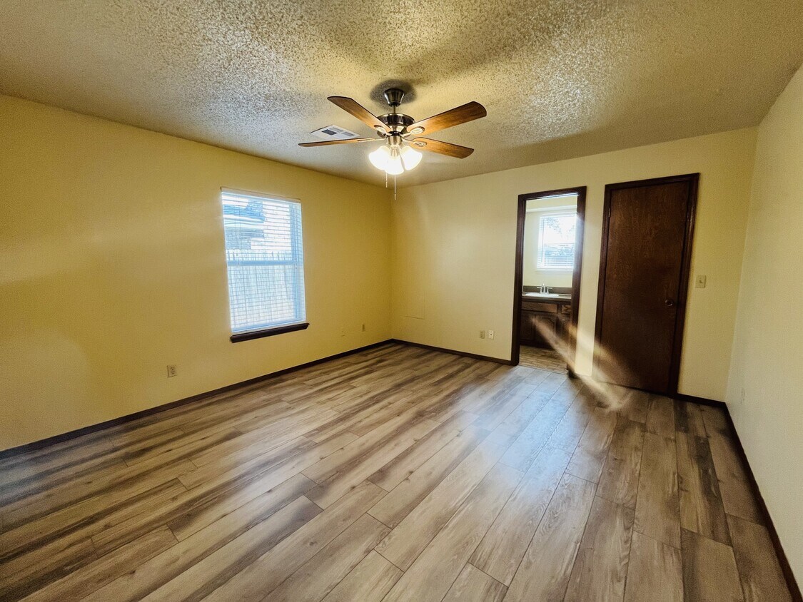 Foto principal - 2912 SW 125th St