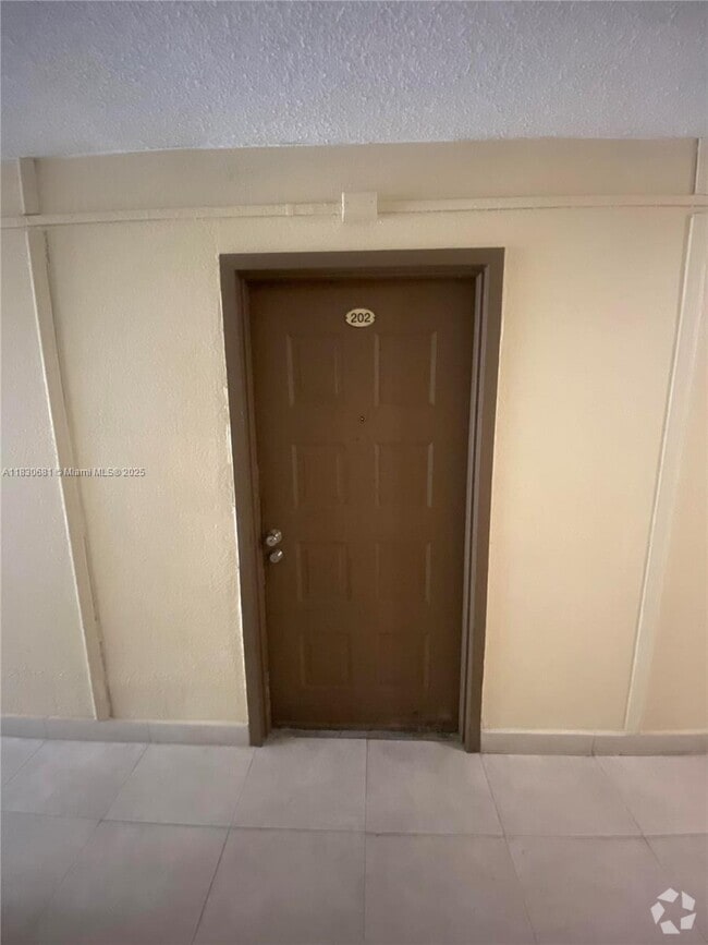 Building Photo - 6930 Miami Gardens Dr