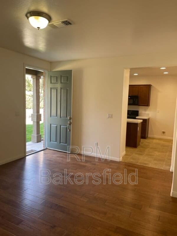 8204 Peachpit Ln, Bakersfield, CA 93311 House Rental in Bakersfield