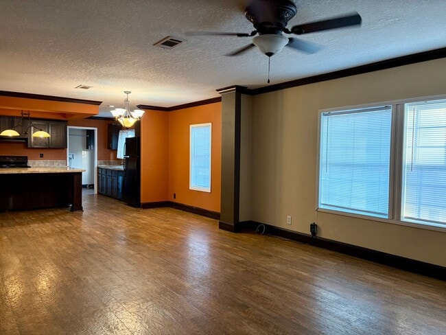 Building Photo - 3 bed/ 2 bath Beauty on 1 acre!