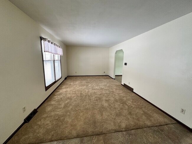 Foto del edificio - Huge Chateau Hills SW 4 Bedroom Home