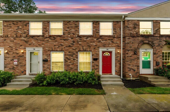 Foto del edificio - 106 Tarryton Ct E