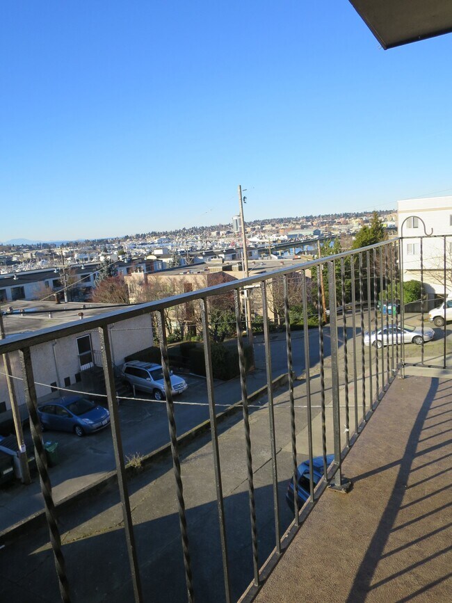 Foto del edificio - 3655 13th Ave W