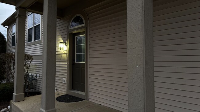 Building Photo - 611 Conservatory Ln