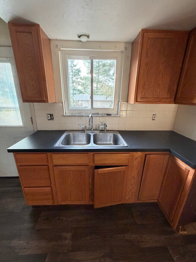 Hundir - 1234 Cliffside St