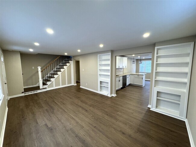 Foto del edificio - 608 Winston Dr