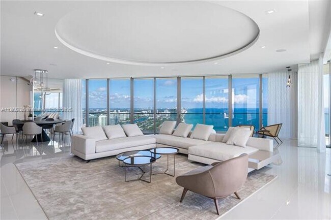 Foto del edificio - 18975 Collins Ave