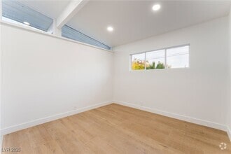 Building Photo - 548 E Oakey Blvd