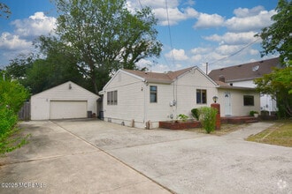 Building Photo - 1111 River Ave