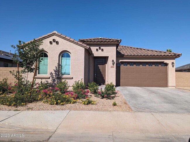 Foto del edificio - 2468 N Morrison Ave