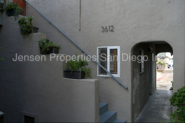 Building Photo - 3614 Ocean Front Walk