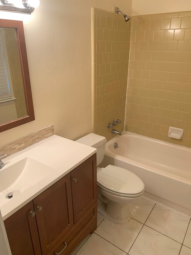 On Suite Mater Bath - 7056 Santa Barbara St