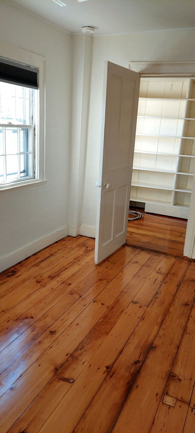 Front room w sanded floors - 25 Franklin St