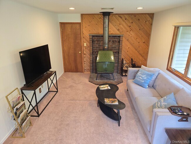 Foto del edificio - 34 Maple Brook Rd