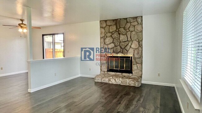 Foto del edificio - 6951 W 87th Way