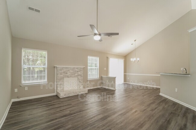 Foto del edificio - 5446 Hedgecrest Pl