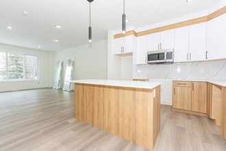 Building Photo - 15103-15196 96 Ave NW