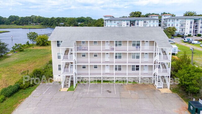 Foto del edificio - 9527 3rd Bay St