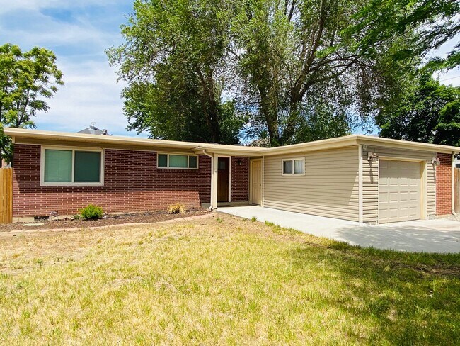 Foto del edificio - Darling Midvale Rambler Near Fort Union!