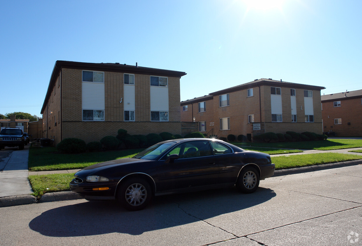 Primary Photo - Longview Apartments