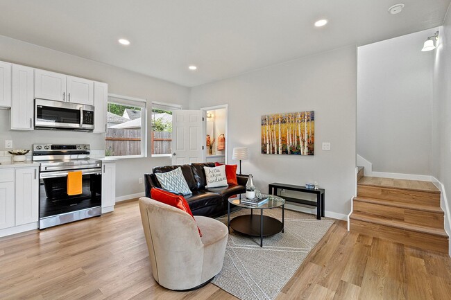 Building Photo - Spacious 4-Bedroom Home in South Capitol O...