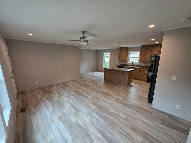 Foto del edificio - 90 Thomas Ln