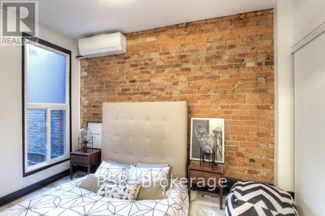 Building Photo - 262-262 Sherbourne St