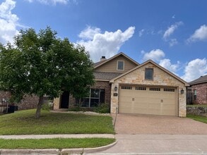 Building Photo - 3004 Silver Saddle Dr