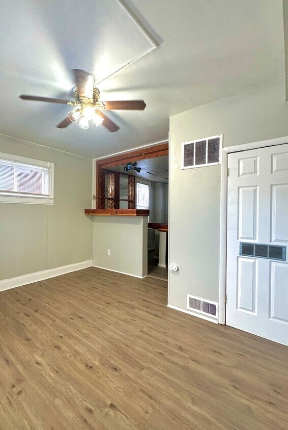 117 Ruxton Ave Unit E, Manitou Springs, CO 80829 Room for Rent in