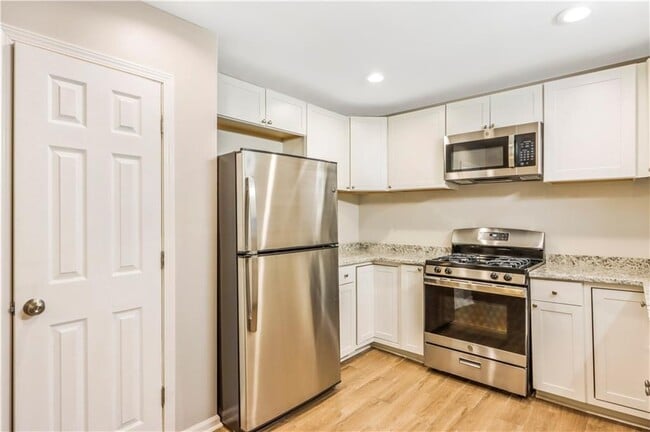 Building Photo - 300 Cowan Rd